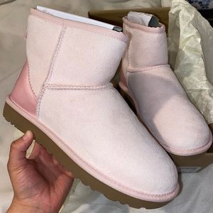Pink Classic mini Metallic Uggs